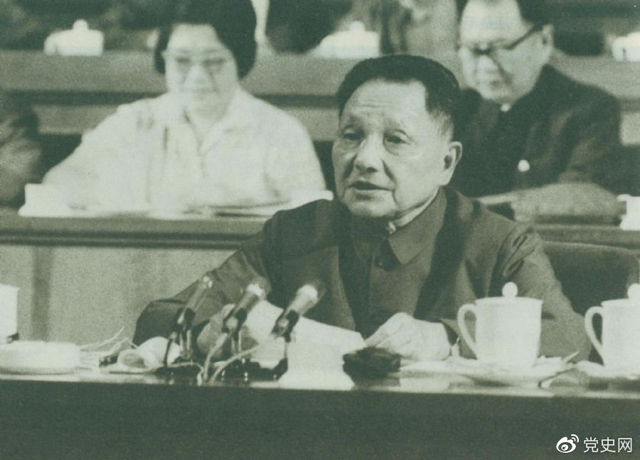 1977年8月18日，鄧小平在中國(guó)共產(chǎn)黨第十一次全國(guó)代表大會(huì)的閉幕會(huì)上提出：“一定要恢復(fù)和發(fā)揚(yáng)毛主席為我們黨樹立的實(shí)事求是的優(yōu)良傳統(tǒng)和作風(fēng)?！?/></p><p>1977年8月18日，鄧小平在中國(guó)共產(chǎn)黨第十一次全國(guó)代表大會(huì)的閉幕會(huì)上提出：“一定要恢復(fù)和發(fā)揚(yáng)毛主席為我們黨樹立的實(shí)事求是的優(yōu)良傳統(tǒng)和作風(fēng)?！?/p><p><br/></p><p>轉(zhuǎn)載：共產(chǎn)黨員網(wǎng)</p><p><br/></p>
							
							</div><!-- article-con -->






		<div   id=